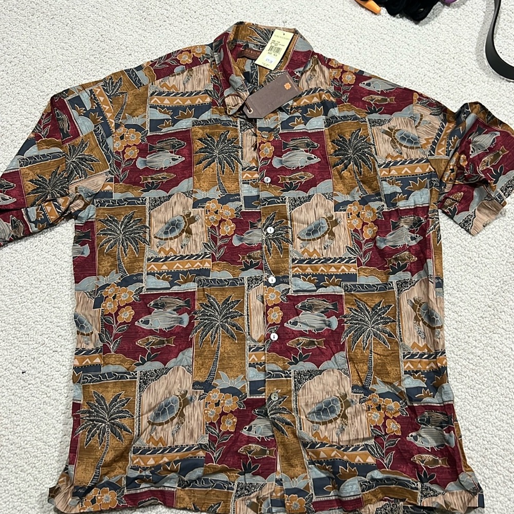 NWT Tori, Richard Island vibe shirt